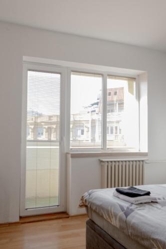 Skopje City Centrе APT near Square and Old town with 4 balconies, Skopje (foto 9)