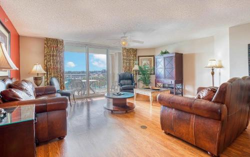 Three Bedrooms with Amazing Waterway View on the 5th Floor - Yacht Club image