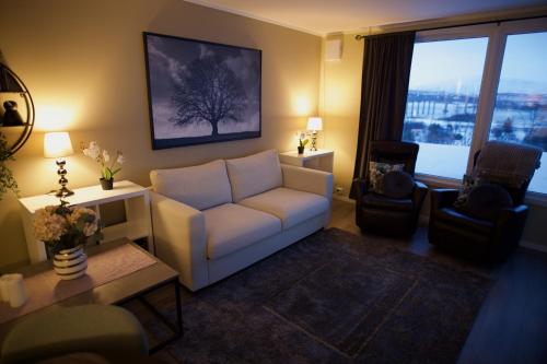 Dotări, Leilighet med 1 soverom i Tromsø/Kvaløysletta med flott beliggenhet og god utsikt. Kort vei til flyp in Kvaloysletta