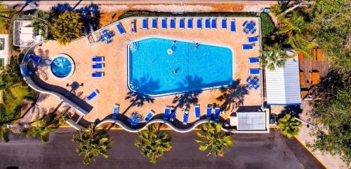 Beautiful New Luxury Townhome with Private Beach and Swimming Pools in Ruskin