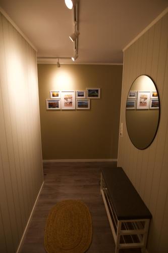 Intrare, Leilighet med 1 soverom i Tromsø/Kvaløysletta med flott beliggenhet og god utsikt. Kort vei til flyp in Kvaloysletta