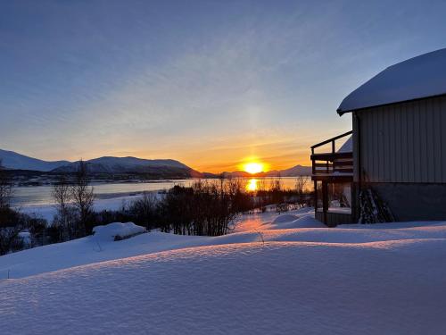 Mediu înconjurător, Leilighet med 1 soverom i Tromsø/Kvaløysletta med flott beliggenhet og god utsikt. Kort vei til flyp in Kvaloysletta