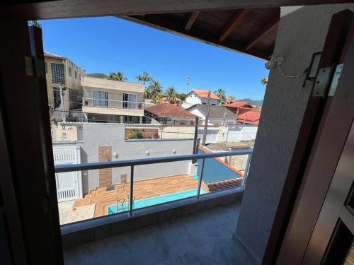 Sobrado c/ piscina 100m da praia Sobrado c/ piscina 100m da praia