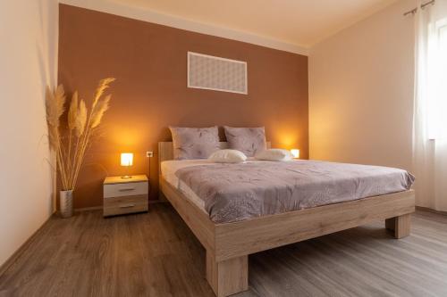 House Jasmin with large garden - by TA Leut Agency in Ninski Stanovi
