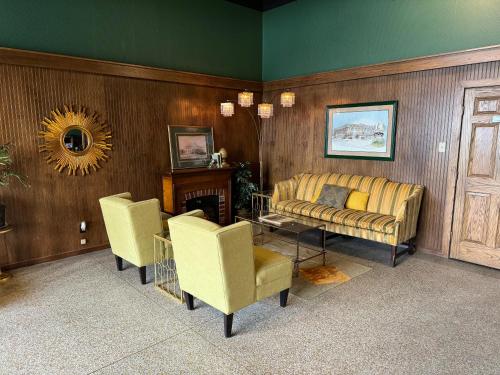 Fenway House Hotel in Fennimore, USA