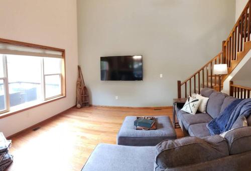 Entire Lake House - Private Hot Tub, Firepit, Pool, Boat 2 Rent in Forsyth, USA