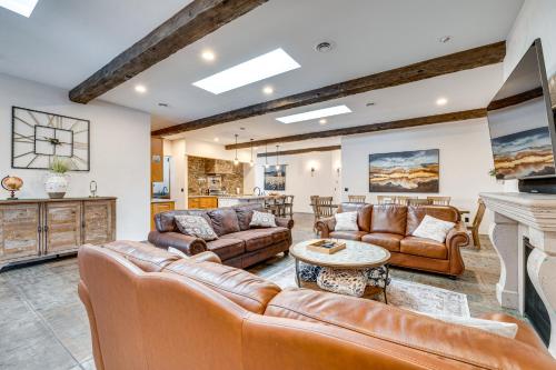 Epic East Wenatchee Home with Hot Tub and Game Room!