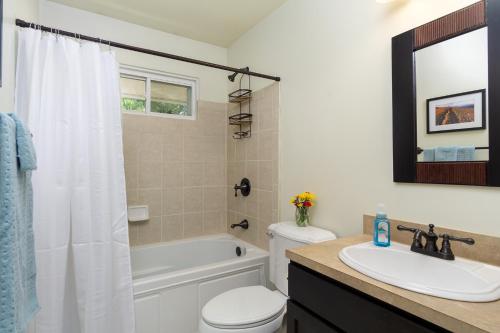 Lake Tomahawk Getaway Pets & 3 Min. to Town!