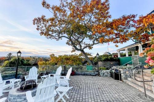 Elegant Oceanfront Maine Estate with Gazebo