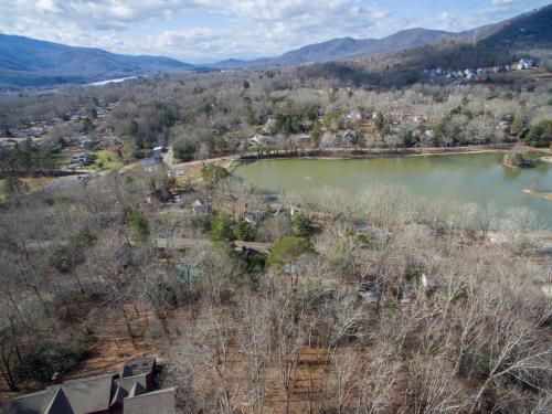 Lake Tomahawk Retreat in Black Mountain, USA