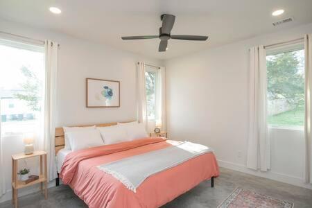 The Drummond - ADA-Friendly Family Escape, Patio in Nashville, USA