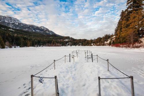 Whistler Studio Next 2Lifts W/Free Parking in Whistler, Canada