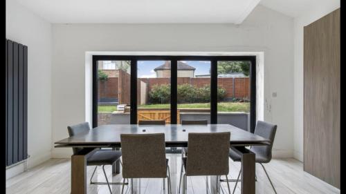 Newly refurbished 3 bedroom property in north london gîte à louer Southgate Underground Station
