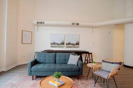 3BR CozySuites The Block Direct Skybridge Access#1 thumb 4