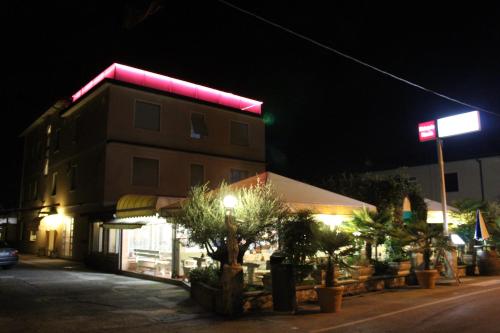 基尼弗拉别墅酒店