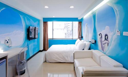 Dongmen Hotel near Chiang Kai-Shek Memorial Hall