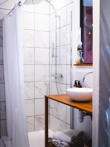 Shower, L'Insolite, experience safari chic a Saumur in Le Bois Brard