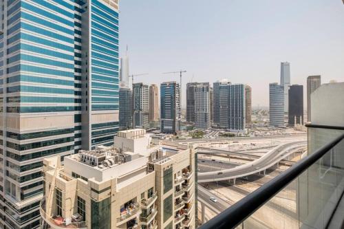 Luxe 2 Bedroom with Full Marina View Near DMCC & JBR - image 4