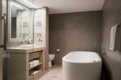 room detail thumbnail 2