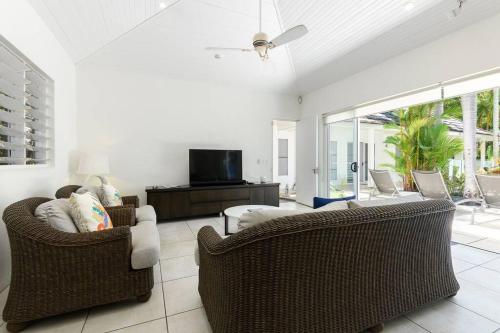 Syreon - 3 Bedroom House Close to the Beach - image 3