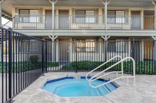 Best Western Cordelia Inn - image 12