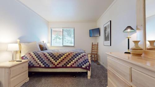 Mammoth West #116 Condo - image 6