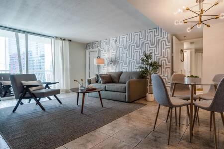 NEW Contempo Condo - Bay Views & All Amenities in Miami, USA