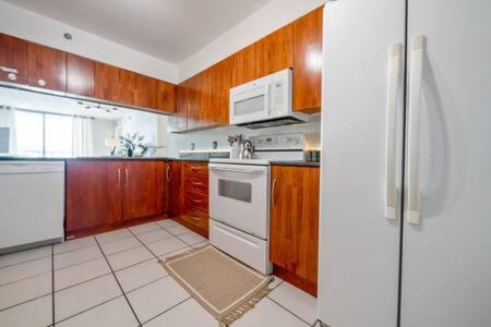 NEW Contempo Condo - Bay Views & All Amenities in Miami, USA