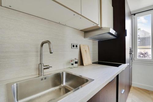 Kitchen, VINCENNES Luxury flat L005 in Vincennes