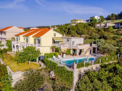 Family-friendly apartments with swimming pool Mastrinka, Ciovo - 22372