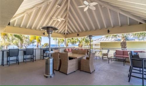 Beautiful New Luxury Townhome with Private Beach and Swimming Pools in Ruskin