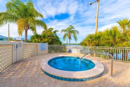 Beautiful New Luxury Townhome with Private Beach and Swimming Pools in Ruskin