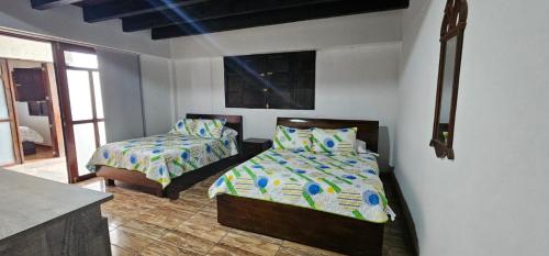2 double beds