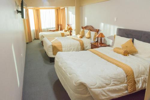 3 twin beds