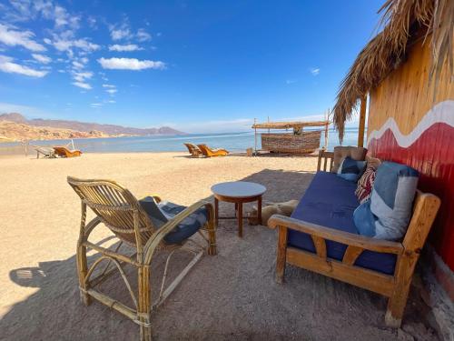 Зовнішній вигляд готелю, Live the bedouinlife in Нувейба