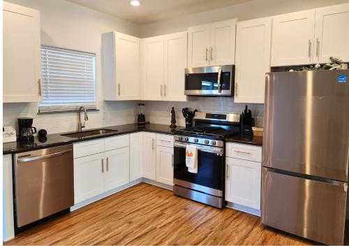 Centrally Located 3 Bed Minutes From Downtown in Houston, USA