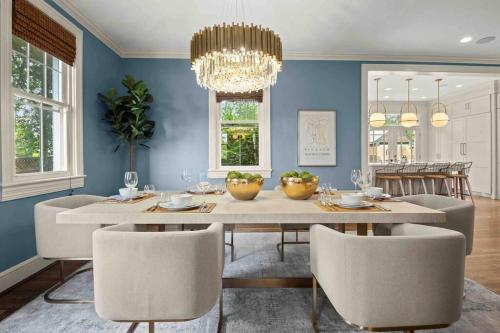 An Opulent 5-Bedroom Suite Xcape in Alexandria, USA
