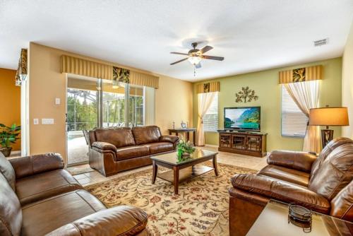 Spacious and Relaxing Home with South Facing Pool home in Davenport, USA