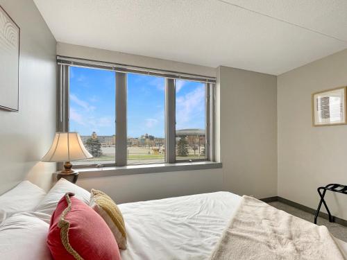 Downtown 1br By Steps From Wells Free Parking Downtown 1br By Steps From Wells Free Parking