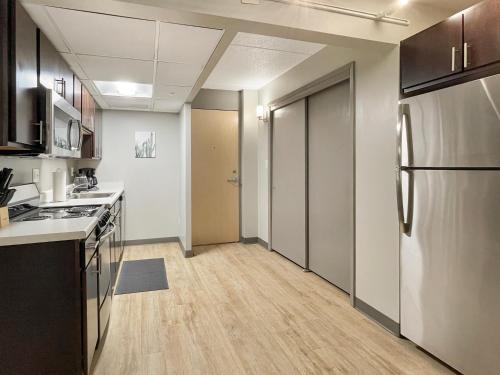 Downtown 1br By Steps From Wells Free Parking Downtown 1br By Steps From Wells Free Parking