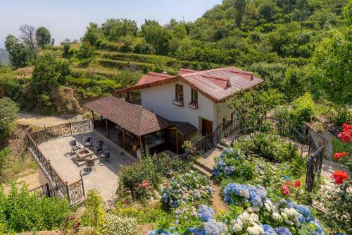 StayVista at Ethereal view of Himalayan Peak, Rāmgarh