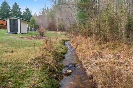 TNT II Creek Front - Hot Tub - Fire Pit