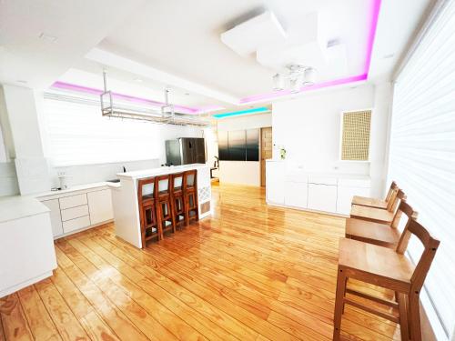 Pipa de Playa Resort Café in Bacon District