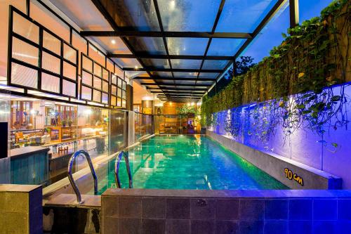 Swimming pool, THE 1O1 Bandung Dago Hotel in Bandung