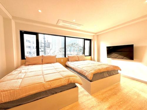 2 double beds
