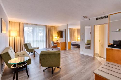 room detail thumbnail 1