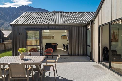Luxury Away - Remarkable Retreat - image 12