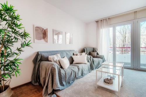 Pink Flat by Quokka 360 - Close to the Italian Border in Chiasso, Schweiz