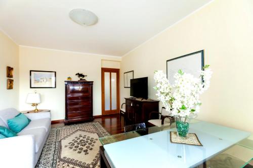 Appia Nuova Lucrezia Apartment, Rzym