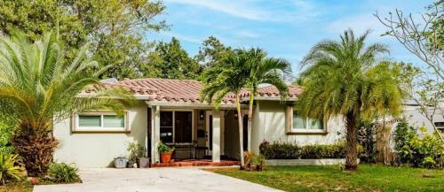 Uhost AI | 1BR Retreat | Patio & Kitchenette Stay